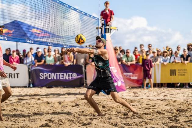 Beachvolleyball I Deutsche Meisterschaften 2025 I Timmendorfer Strand I Tag 3 I 06.09.2025 Zuspiel Benedikt Sagstetter (Eintracht Spontent) Timmendorfer Strand Schleswig-Holstein Deutschland Copyright: xLobeca JasperxLorenzx