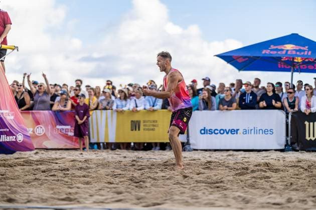 Beachvolleyball I Deutsche Meisterschaften 2025 I Timmendorfer Strand I Tag 3 I 06.09.2025 Eric Stadie-Seeber (Hauptstadt Beacher e.V.) jubelt Timmendorfer Strand Schleswig-Holstein Deutschland Copyright: xLobeca JasperxLorenzx