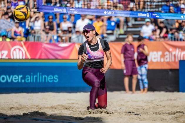 Beachvolleyball I Deutsche Meisterschaften 2025 I Timmendorfer Strand I Tag 3 I 06.09.2025 Melanie Gernert (Füchse Berlin Reinickendorf e. V.) schreit den Ball ins Aus Timmendorfer Strand Schleswig-Holstein Deutschland Copyright: xLobeca JasperxLorenzx