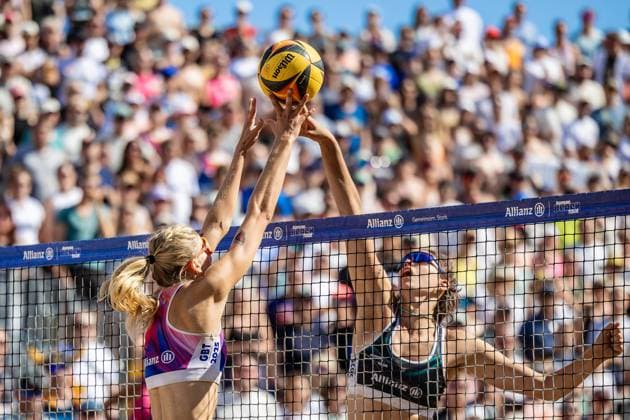 Beachvolleyball I Deutsche Meisterschaften 2025 I Timmendorfer Strand I Tag 3 I 06.09.2025 Blockduell Nele Barber (Füchse Berlin Reinickendorf e. V.) und Janne Uhl (Eintracht Spontent) Timmendorfer Strand Schleswig-Holstein Deutschland Copyright: xLobeca JasperxLorenzx