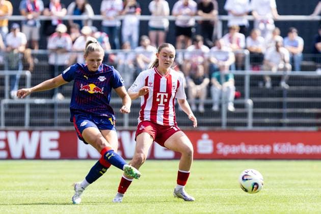 Google Pixel Frauen-Bundesliga: 1.FC Köln Frauen - RB Leipzig Frauen; 06.09.2025 Marleen Schimmer (RB Leipzig Frauen, 14, Carlotta Imping (1.FC Köln Frauen, 14) Google Pixel Frauen-Bundesliga: 1.FC Köln Frauen - RB Leipzig Frauen; Franz-Kremer-Stadion, Köln; 06.09.2025 Copyright: xBEAUTIFULxSPORTS Buriakovx
