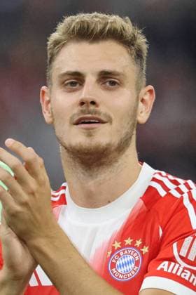 Josip Stanisic (FCB) Jubel, am Spielende, Schlussjubel, Porträt, Portrait, Fussball 1. BL FC Bayern München - RB Leipzig 22.08.2025 Allianz Arena FOTO: Mladen Lackovic LakoPress *** Josip Stanisic FCB cheer, at the end of the match, final cheer, portrait, portrait, Football 1 BL FC Bayern Munich RB Leipzig 22 08 2025 Allianz Arena PHOTO Mladen Lackovic LakoPress