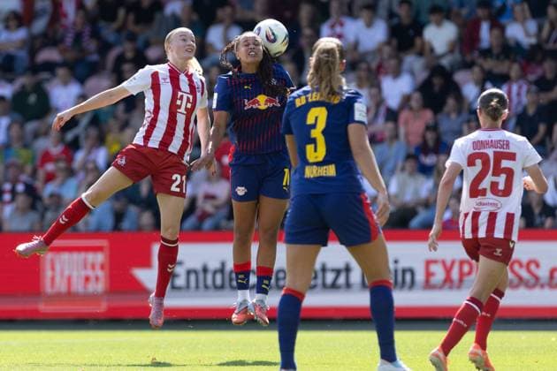Google Pixel Frauen-Bundesliga: 1.FC Köln Frauen - RB Leipzig Frauen; 06.09.2025 Anna Gerhard (1.FC Köln Frauen, 21), Lisa BAum (RB Leipzig Frauen, 11) Google Pixel Frauen-Bundesliga: 1.FC Köln Frauen - RB Leipzig Frauen; Franz-Kremer-Stadion, Köln; 06.09.2025 Copyright: xBEAUTIFULxSPORTS Buriakovx