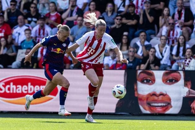 Google Pixel Frauen-Bundesliga: 1.FC Köln Frauen - RB Leipzig Frauen; 06.09.2025 Victoria Krug (RB Leipzig Frauen, 20), Sandra Maria Jessen (1.FC Köln Frauen, 6) Google Pixel Frauen-Bundesliga: 1.FC Köln Frauen - RB Leipzig Frauen; Franz-Kremer-Stadion, Köln; 06.09.2025 Copyright: xBEAUTIFULxSPORTS Buriakovx