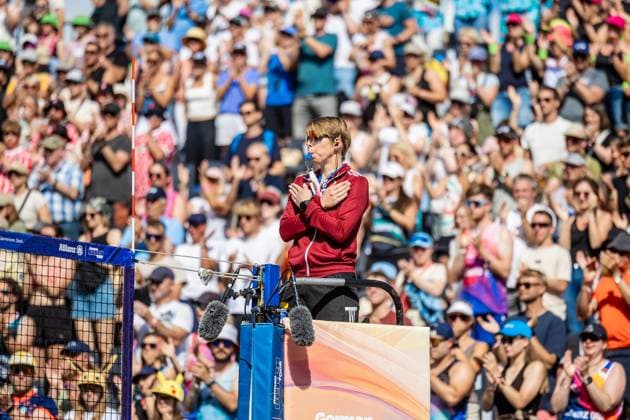 Beachvolleyball I Deutsche Meisterschaften 2025 I Timmendorfer Strand I Tag 3 I 06.09.2025 Schiedsrichterin Lea Becker beendet das Spiel Timmendorfer Strand Schleswig-Holstein Deutschland Copyright: xLobeca JasperxLorenzx