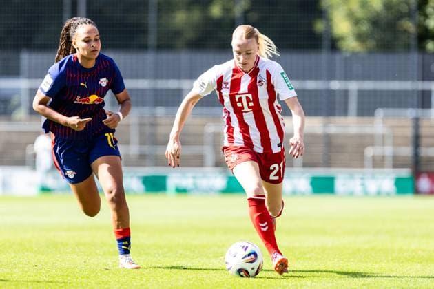Google Pixel Frauen-Bundesliga: 1.FC Köln Frauen - RB Leipzig Frauen; 06.09.2025 Anna Gerhard (1.FC Köln Frauen, 21), Lisa BAum (RB Leipzig Frauen, 11) Google Pixel Frauen-Bundesliga: 1.FC Köln Frauen - RB Leipzig Frauen; Franz-Kremer-Stadion, Köln; 06.09.2025 Copyright: xBEAUTIFULxSPORTS Buriakovx