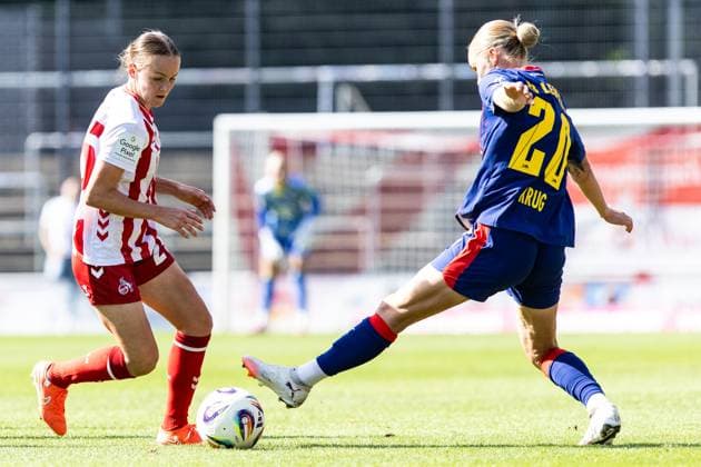 Google Pixel Frauen-Bundesliga: 1.FC Köln Frauen - RB Leipzig Frauen; 06.09.2025 Laura Donhauser (1.FC Köln Frauen, 25), Victoria Krug (RB Leipzig Frauen, 20) Google Pixel Frauen-Bundesliga: 1.FC Köln Frauen - RB Leipzig Frauen; Franz-Kremer-Stadion, Köln; 06.09.2025 Copyright: xBEAUTIFULxSPORTS Buriakovx