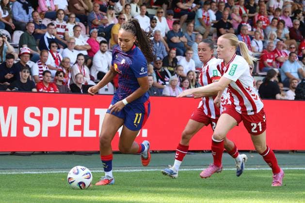 05.09.2025, xsscx, Frauen Fuï¬‚ball, 1. FC Köln - RB Leipzig, 1. Fuï¬‚ball Bundesliga, 01. Spieltag, Franz-Kremer-Stadion, Saison 2025 2026: Lisa Baum (RB Leipzig 11) im Zweikampf gegen Anna Gerhardt (1. FC Koeln 21) DFB regulations prohibit any use of photographs as image sequences and or quasi-video. Nordrhein-Westfalen Deutschland Nordrhein-Westfalen Germany