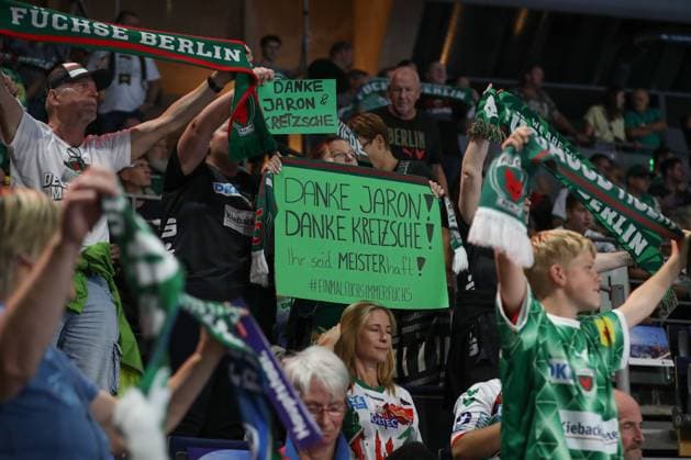 06.09.2025, xtgx, Füchse Berlin - SC Magdeburg v.l. Spruchband Banner für Jaron Siewert und Stefan Kretzschmar Berlin