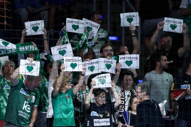 06.09.2025, xtgx, Füchse Berlin - SC Magdeburg v.l. Spruchband Banner für Jaron Siewert und Stefan Kretzschmar Berlin