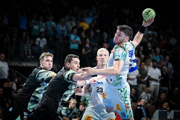 06.09.2025, xlakx, Handball Daikin HBL, Fuechse Berlin - SC Magdeburg v.l. Mijajlo Marsenic (Fuechse Berlin), Magnus Saugstrup (SC Magdeburg), Elvar Oern Jonsson (SC Magdeburg), setzt zum Sprungwurf an Berlin