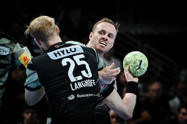 06.09.2025, xlakx, Handball Daikin HBL, Fuechse Berlin - SC Magdeburg v.l. Matthes Langhoff (Fuechse Berlin), Omar Ingi Magnusson (SC Magdeburg), Zweikampf, Duell, Kampf, tackle Berlin