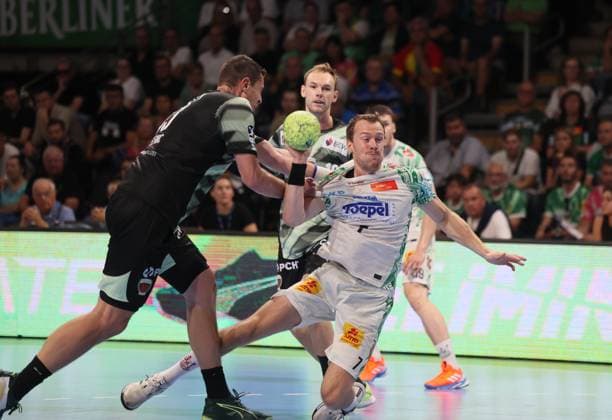 GER HBL Saison 2025 2026 FÜCHSE Berlin vs SC Magdeburg, 06.09.25, Max-Schmeling-Halle, Berlin, Mijajlo MARSENIC (Füchse Berlin 93), Felix CLAAR (SC Magdeburg 7)