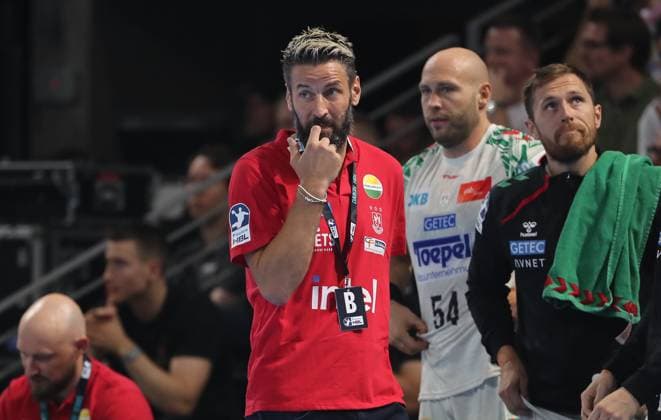Trainer Bennet Wiegert Aktion Oberkörper Handball HBL Bundesliga Herren 3. Spieltag Saison 2025 2026 06.09.2025 Füchse Berlin vs SC Magdeburg SCM