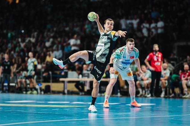 HBL: Füchse Berlin vs. SC Magdeburg, 06.09.25 Tim Freihöfer (Füchse Berlin, 20) wirft einen 7-Meter; Füchse Berlin vs. SC Magdeburg am 06.09.2025 in der Max-Schmeling-Halle, Berlin Copyright: xBEAUTIFULxSPORTS Tonhäuserx