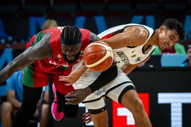 Basketball Riga 06.09.2025 DBB Länderspiel Männer Herren EuroBasket 2025 Achtelfinale Deutschland (GER) - Portugal (POR) Neemias Queta (Portugal, No.88) Tristan Da Silva (Deutschland, No.05) *** Basketball Riga 06 09 2025 DBB International Mens EuroBasket 2025 Round of 16 Germany GER Portugal POR Neemias Queta Portugal, No 88 Tristan Da Silva Germany, No 05