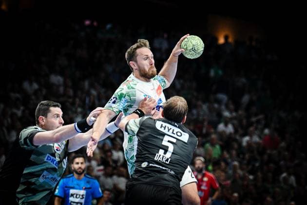 06.09.2025, xlakx, Handball Daikin HBL, Fuechse Berlin - SC Magdeburg v.l. Mijajlo Marsenic (Fuechse Berlin), Albin Lagergren (SC Magdeburg), Max Darj (Fuechse Berlin) Zweikampf, Duell, Kampf, tackle Berlin