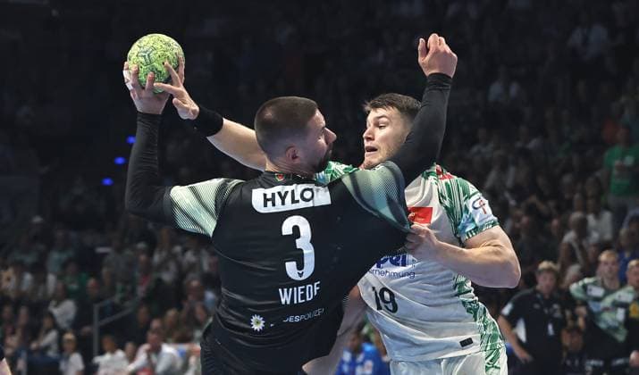 Fabian Wiede, Elvar Örn Jonsson Zweikampf Spielszene Aktion Handball HBL Bundesliga Herren 3. Spieltag Saison 2025 2026 06.09.2025 Füchse Berlin vs SC Magdeburg SCM