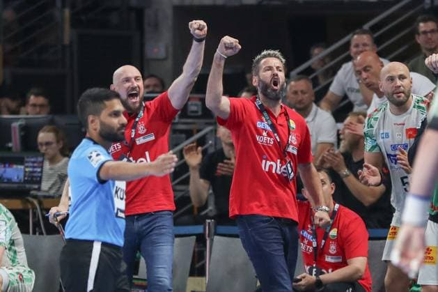 06.09.2025, xgox, Handball - Daikin HBL, Fuechse Berlin - SC Magdeburg emspor, v.l. Bennet Wiegert (Magdeburg, Trainer) Jubel, Torjubel, jubelt ueber das Tor, celebrate the goal, celebration Berlin