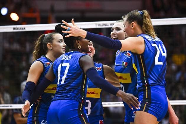Italy v Brazil - FIVB Women’s World Volleyball Championship BANGKOK, THAILAND - SEPTEMBER 06: Players of Italy celebrate after scoring a point during the FIVB Women’s Volleyball World Championship, WM, Weltmeisterschaft semi-final match between Italy and Brazil at Huamark Indoor Stadium in Bangkok, Thailand, on September 06, 2025. Mustafa Hatipoglu Anadolu Banghok Thailand. Editorial use only. Please get in touch for any other usage.  Copyright: x2025xAnadoluxMustafaxHatipoglux