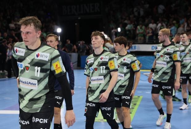 GER HBL Saison 2025 2026 FÜCHSE Berlin vs SC Magdeburg, 06.09.25, Max-Schmeling-Halle, Berlin, Enttäuschung pur bei den FÜCHSEN Berlin, hängende Köpfe Frust