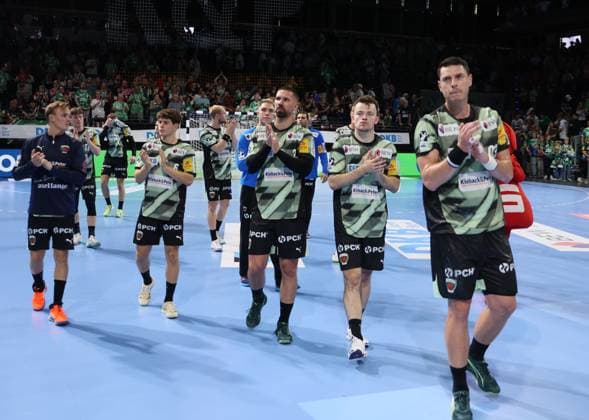 GER HBL Saison 2025 2026 FÜCHSE Berlin vs SC Magdeburg, 06.09.25, Max-Schmeling-Halle, Berlin, Dank an die Fans, Team FÜCHSE Berlin