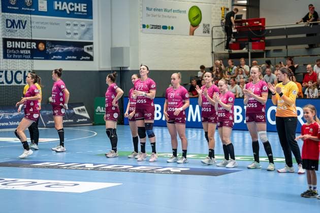 Die Spielerinnen der TUS Metzingen (GER). Im Fokus: Gabriela Bitolo (TUS Metzingen, 22) GER, HSG Blomberg-Lippe vs. TuS Metzingen, Handball, ALSCO Frauen Bundesliga, Saison 2025 2026, 2. Spieltag, 06.09.2025. GER, HSG Blomberg-Lippe vs. TuS Metzingen, Handball, ALSCO Frauen Bundesliga, Saison 2025 2026, 2. Spieltag, 06.09.2025. Blomberg Copyright: xEibner-Pressefoto TimonxPetersx EP_EER