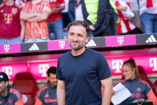 Jose Barcala (Trainer Bayern) beim ersten Spieltag der Google Pixel Frauen Bundesliga FC Bayern München - Bayer 04 Leverkusen am 06.09.2025. München Allianz Arena Bayern Deutschland