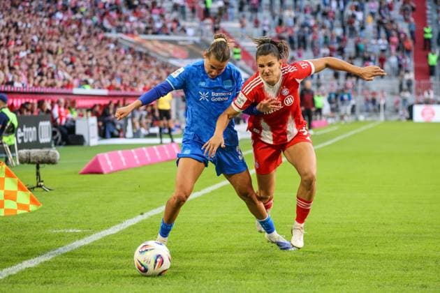 Carlotta Wamser (Bayer Leverkusen, 37), Jovana DamnjanoviÄ‡ (Bayern München, 9) Fussball: Frauen-Bundesliga, 1. Spieltag, FC Bayern München vs. Bayer 04 Leverkusen am 06.09.2025 in München (Allianz Arena), Deutschland München Allianz Arena Deutschland Copyright: xFranzxReindelx