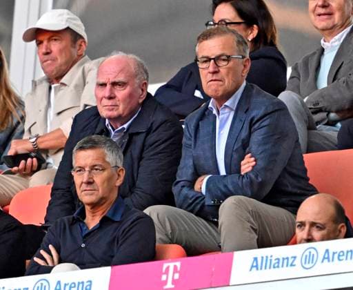 06.09.2025, Google-Pixel Frauenfussball Bundesliga 2025 2026, 1.Spieltag, FC Bayern München - Bayer 04 Leverkusen, in der Allianz-Arena München, v.l. Ehren-Präsident Uli Hoeneß (FC Bayern München, Hoeness) und Vorstandsvorsitzender Jan-Christian Dreesen (FC Bayern München)