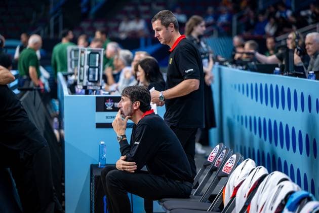 Basketball Riga 06.09.2025 DBB Länderspiel Männer Herren EuroBasket 2025 Achtelfinale Deutschland (GER) - Portugal (POR) Alex Mumbru (Deutschland, Bundestrainer) Alan Ibrahimagic (Deutschland, Assistenztrainer) stehend