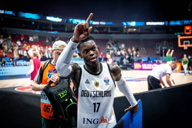 Basketball Riga 06.09.2025 DBB Länderspiel Männer Herren EuroBasket 2025 Achtelfinale Deutschland (GER) - Portugal (POR) Jubel Deutschland nach dem Sieg Dennis Schröder Schroeder (Deutschland, No.17) Schröder Schroder