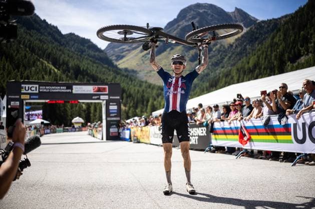 American biker Keegan Swenson became a world champion when he won the UCI World Mountain Bike Marathon Championships in Valais, Switzerland. (CTKxPhoto MichalxCerveny) CTKPhotoF202509060069601  CTKPhotoF202509060069601