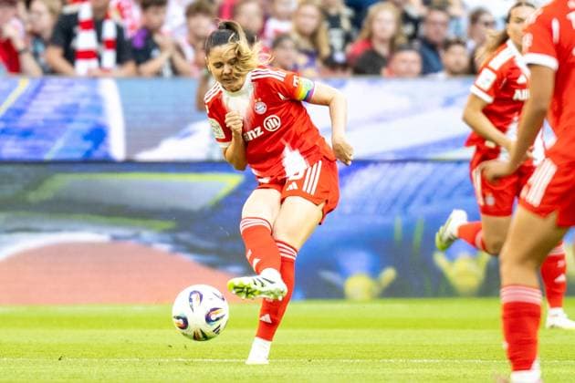 Sarah Zadrazil 25 (FC Bayern Muenchen Frauen), FC Bayern Frauen Muenchen - Bayer 04 Leverkusen, Google Pixel Frauenbundesliga, 1. Spieltag, 06.09.25 DFB regulations prohibit any use of photographs as image sequences and or quasi-video. (kolbert-press) Muenchen Bayern Deutschland