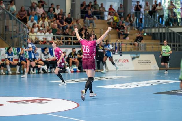 HSG Blomberg-Lippe (GER) vs. TUS Metzingen (GER), Handball, 1. Handball Bundesliga Frauen, 2. Spieltag, 06.09.2025, Saision 2025 2026, Blomberg Svenja Huebner (TUS Metzingen, 26) jubelt nach einem Tor Blomberg Sporthalle an der Ulmenallee Deutschland
