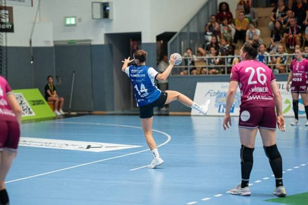 HSG Blomberg-Lippe (GER) vs. TUS Metzingen (GER), Handball, 1. Handball Bundesliga Frauen, 2. Spieltag, 06.09.2025, Saision 2025 2026, Blomberg Ona Vegue (HSG Blomberg-Lippe, 14) bei einem 7-Meter Wurf Blomberg Sporthalle an der Ulmenallee Deutschland