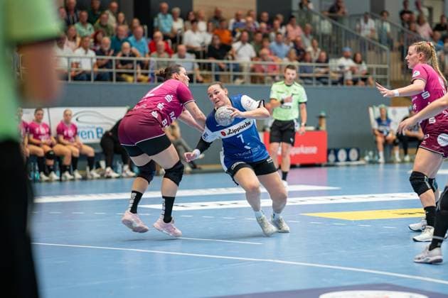 HSG Blomberg-Lippe (GER) vs. TUS Metzingen (GER), Handball, 1. Handball Bundesliga Frauen, 2. Spieltag, 06.09.2025, Saision 2025 2026, Blomberg Diana Magnusdottir (HSG Blomberg-Lippe, 07) im Angriff Blomberg Sporthalle an der Ulmenallee Deutschland