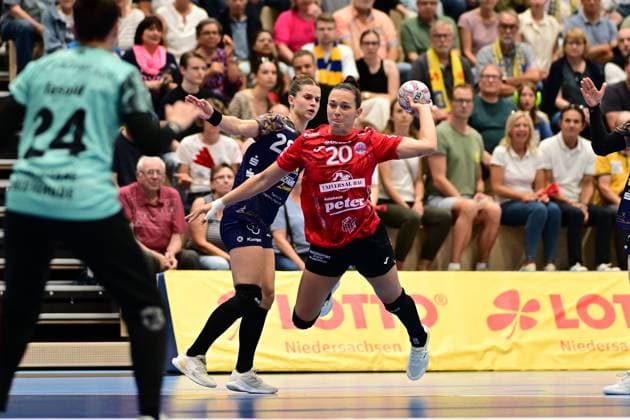 Handball I Frauen I Saison 2025-2026 I 1. HBF I 2. Spieltag I Buxtehuder SV - Thüringer SV I 06.09.2025 Wurf Jana Scheib (20, Thüringer HC) Buxtehude Halle Nord Niedersachsen Deutschland Copyright: xLobeca FelixxSchlikisx