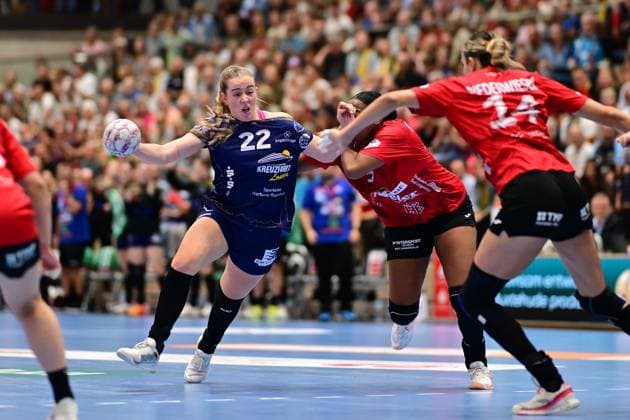 Handball I Frauen I Saison 2025-2026 I 1. HBF I 2. Spieltag I Buxtehuder SV - Thüringer SV I 06.09.2025 Levke Kretschmann (22, Buxtehuder Sportverein) Nathalie Hendrikse (6, Thüringer HC) Buxtehude Halle Nord Niedersachsen Deutschland Copyright: xLobeca FelixxSchlikisx