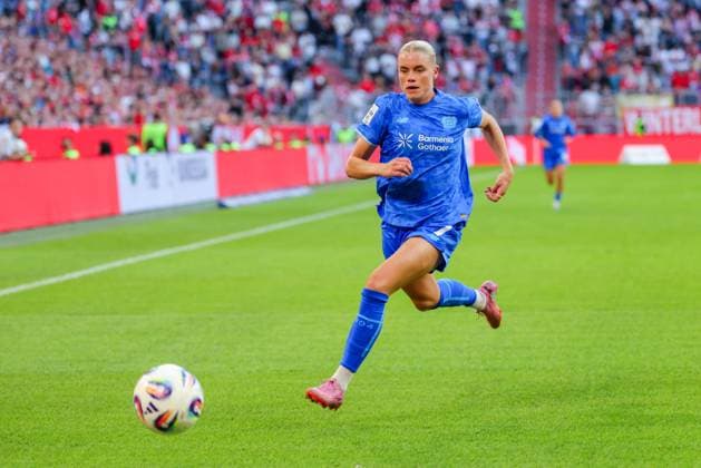 Cornelia Kramer (7, Bayer 04 Leverkusen) beim Spiel zwischen FC Bayern München v Bayer 04 Leverkusen, Fußball, Frauen, Google Pixel Frauen-Bundesliga, 2025 2026, 1.Spieltag am 06.09.2025 in München, Allianz Arena. DFL and DFB regulations prohibit any use of photographs as image sequences and or quasi-video. Bayern Deutschland