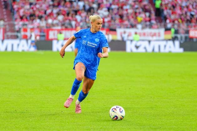 Cornelia Kramer (7, Bayer 04 Leverkusen) beim Spiel zwischen FC Bayern München v Bayer 04 Leverkusen, Fußball, Frauen, Google Pixel Frauen-Bundesliga, 2025 2026, 1.Spieltag am 06.09.2025 in München, Allianz Arena. DFL and DFB regulations prohibit any use of photographs as image sequences and or quasi-video. Bayern Deutschland