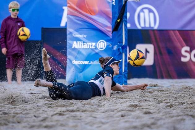 Beachvolleyball I Deutsche Meisterschaften 2025 I Timmendorfer Strand I Tag 3 I 06.09.2025 Cinja Tillmann (Eintracht Spontent) hechtet zum Ball Timmendorfer Strand Schleswig-Holstein Deutschland Copyright: xLobeca JasperxLorenzx