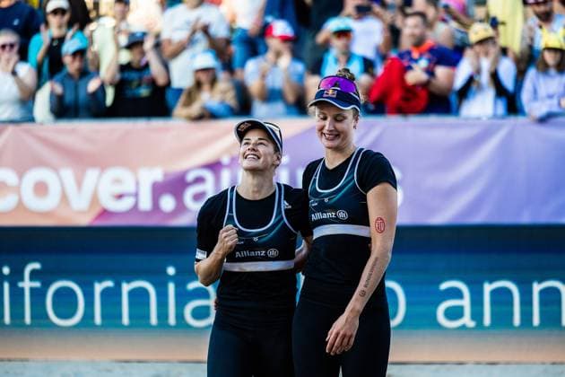 Beachvolleyball I Deutsche Meisterschaften 2025 I Timmendorfer Strand I Tag 3 I 06.09.2025 Cinja Tillmann (Eintracht Spontent) und Svenja Müller (ETV Hamburg) freuen sich über den Sieg im Halbfinale Timmendorfer Strand Schleswig-Holstein Deutschland Copyright: xLobeca JasperxLorenzx