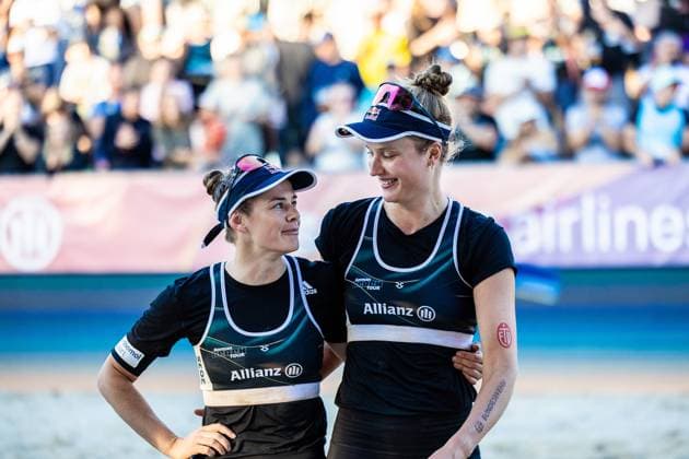 Beachvolleyball I Deutsche Meisterschaften 2025 I Timmendorfer Strand I Tag 3 I 06.09.2025 Cinja Tillmann (Eintracht Spontent) und Svenja Müller (ETV Hamburg) freuen sich über den Sieg im Halbfinale Timmendorfer Strand Schleswig-Holstein Deutschland Copyright: xLobeca JasperxLorenzx