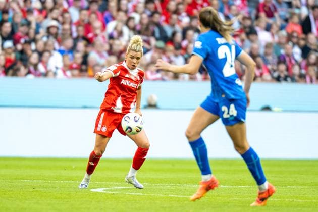 Linda Dallmann 10 (FC Bayern Muenchen Frauen), FC Bayern Frauen Muenchen - Bayer 04 Leverkusen, Google Pixel Frauenbundesliga, 1. Spieltag, 06.09.25 DFB regulations prohibit any use of photographs as image sequences and or quasi-video. (kolbert-press) Muenchen Bayern Deutschland