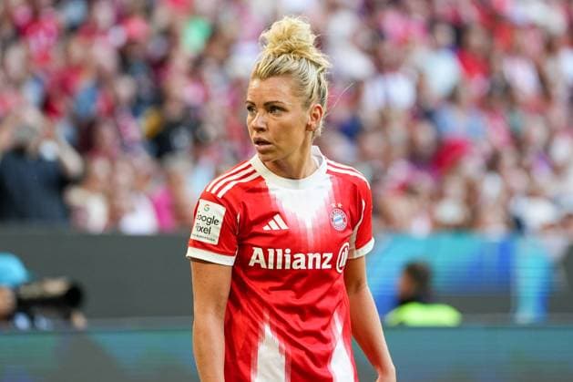 Fussball: Frauen-Bundesliga, 1. Spieltag, FC Bayern München - Bayer Leverkusen am 06.09.2025 in München (Allianz Arena), Deutschland, Saison 2025 2026 DFL REGULATIONS PROHIBIT ANY USE OF PHOTOGRAPHS AS IMAGE SEQUENCES AND OR QUASI VIDEO: Im Fokus Linda Dallmann (10, FCB). München Allianz Arena Deutschland Copyright: xChristophxKinzingerx