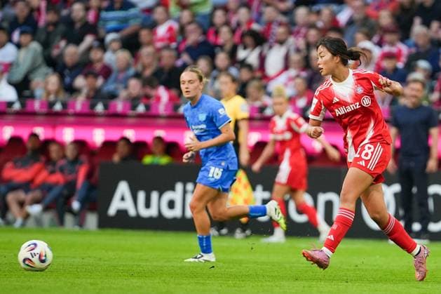 Fussball: Frauen-Bundesliga, 1. Spieltag, FC Bayern München - Bayer Leverkusen am 06.09.2025 in München (Allianz Arena), Deutschland, Saison 2025 2026 DFL REGULATIONS PROHIBIT ANY USE OF PHOTOGRAPHS AS IMAGE SEQUENCES AND OR QUASI VIDEO: Im Fokus Momoko Tanikawa (18, FCB). München Allianz Arena Deutschland Copyright: xChristophxKinzingerx