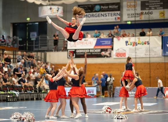 Cheerleaders Group stimmt die Fans ein HBW Balingen Weilstetten vs. HC Elbflorenz Dresden, Handball, 2. Bundesliga, 2. Spieltag, Saison 2025 2026, 06.09.2025 Eibner-Pressefoto Andreas Ulmer HBW Balingen Weilstetten vs. HC Elbflorenz Dresden, Handball, 2. Bundesliga, 2. Spieltag, Saison 2025 2026, 06.09.2025 Balingen Copyright: xEibner-Pressefoto AndreasxUlmerx EP_AUR