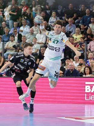 06.09.2025 - Handball - 1. Bundesliga DAIKIN HBL - Saison 2025 2026 - 03. Spieltag: HC Erlangen Metropolregion Nürnberg HCE - Frisch Auf! Göppingen - DaMa - xdaxmax - Christoph Steinert ( 44, HC Erlangen HCE ) Oskar Sunnefeldt (27, Frisch Auf Göppingen )