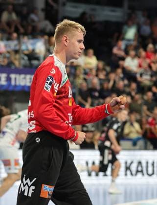 06.09.2025 - Handball - 1. Bundesliga DAIKIN HBL - Saison 2025 2026 - 03. Spieltag: HC Erlangen Metropolregion Nürnberg HCE - Frisch Auf! Göppingen - DaMa - xdaxmax - Kristian Saeveras (12, Frisch Auf Göppingen ) ballt Faust Fäuste